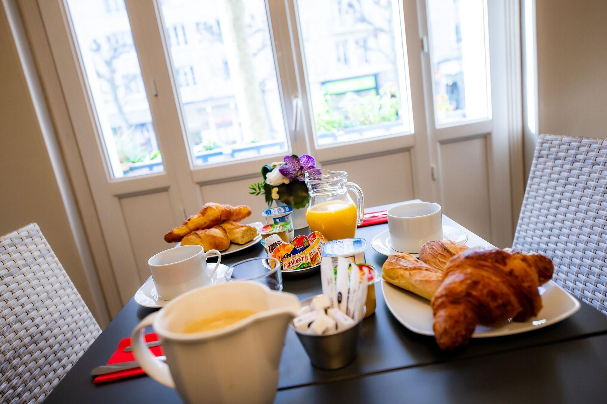 Logis Hotel Du Chateau ก็อง ภายนอก รูปภาพ